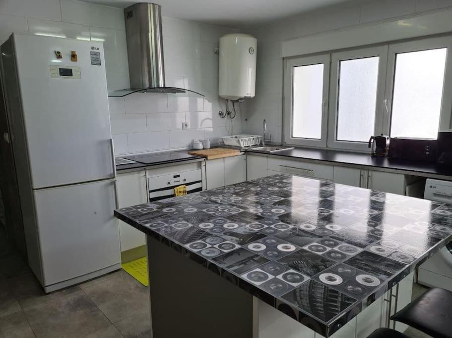 A Un Paso De La Playa, Amplio Apartamento Gijón Exteriör bild